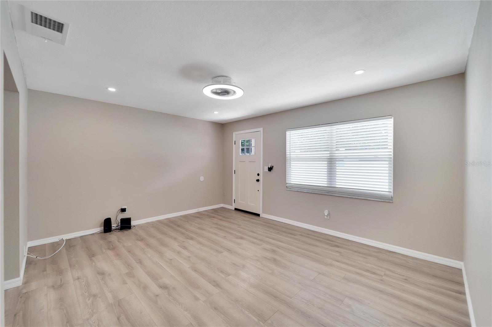 Image 19 of 42 For 1462 Cleveland Street 1