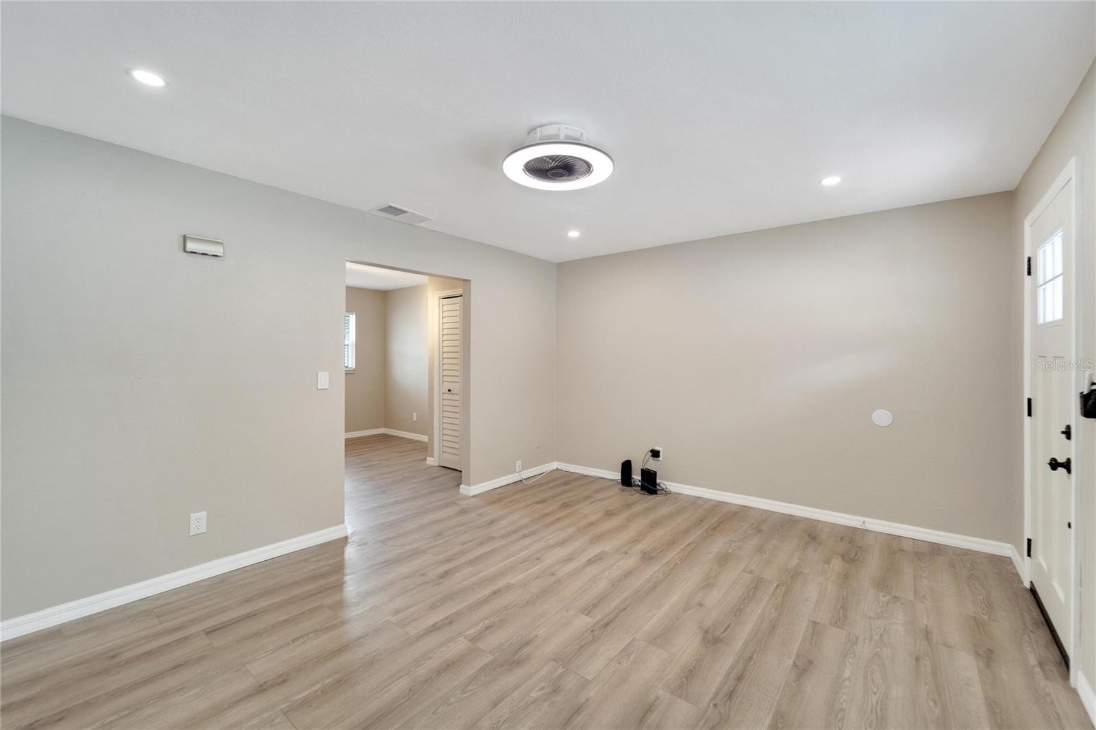 Image 20 of 42 For 1462 Cleveland Street 1