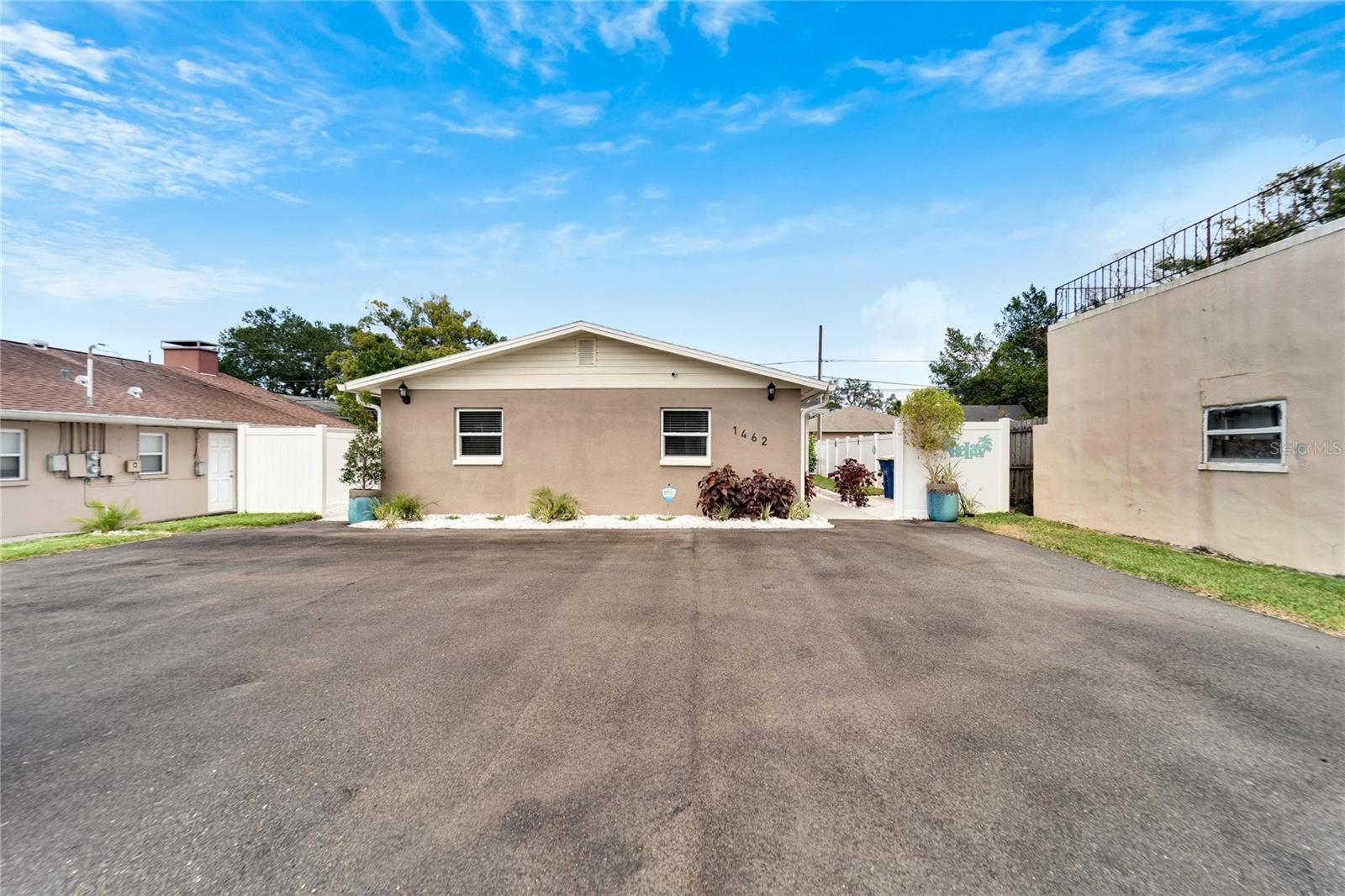 Image 27 of 42 For 1462 Cleveland Street 1