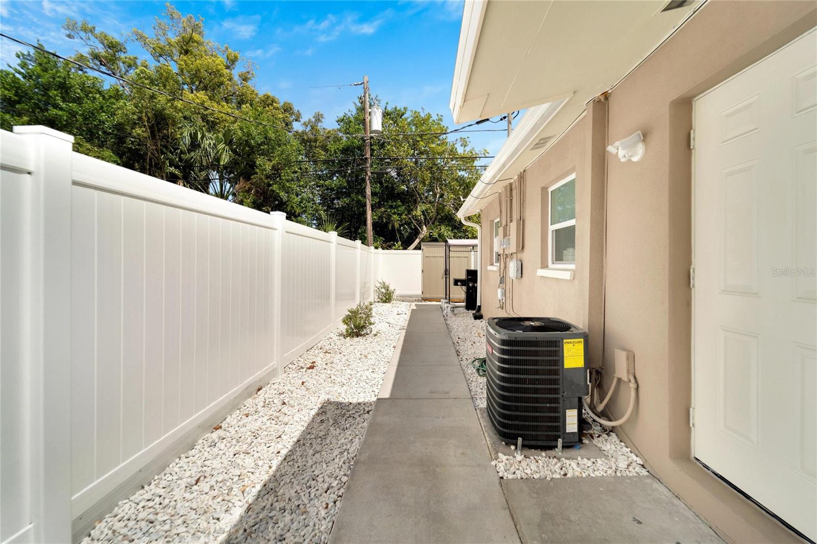 Image 37 of 42 For 1462 Cleveland Street 1