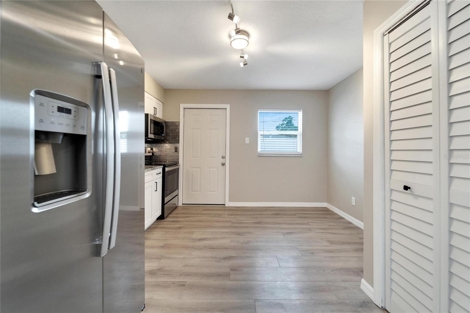 Image 5 of 42 For 1462 Cleveland Street 1