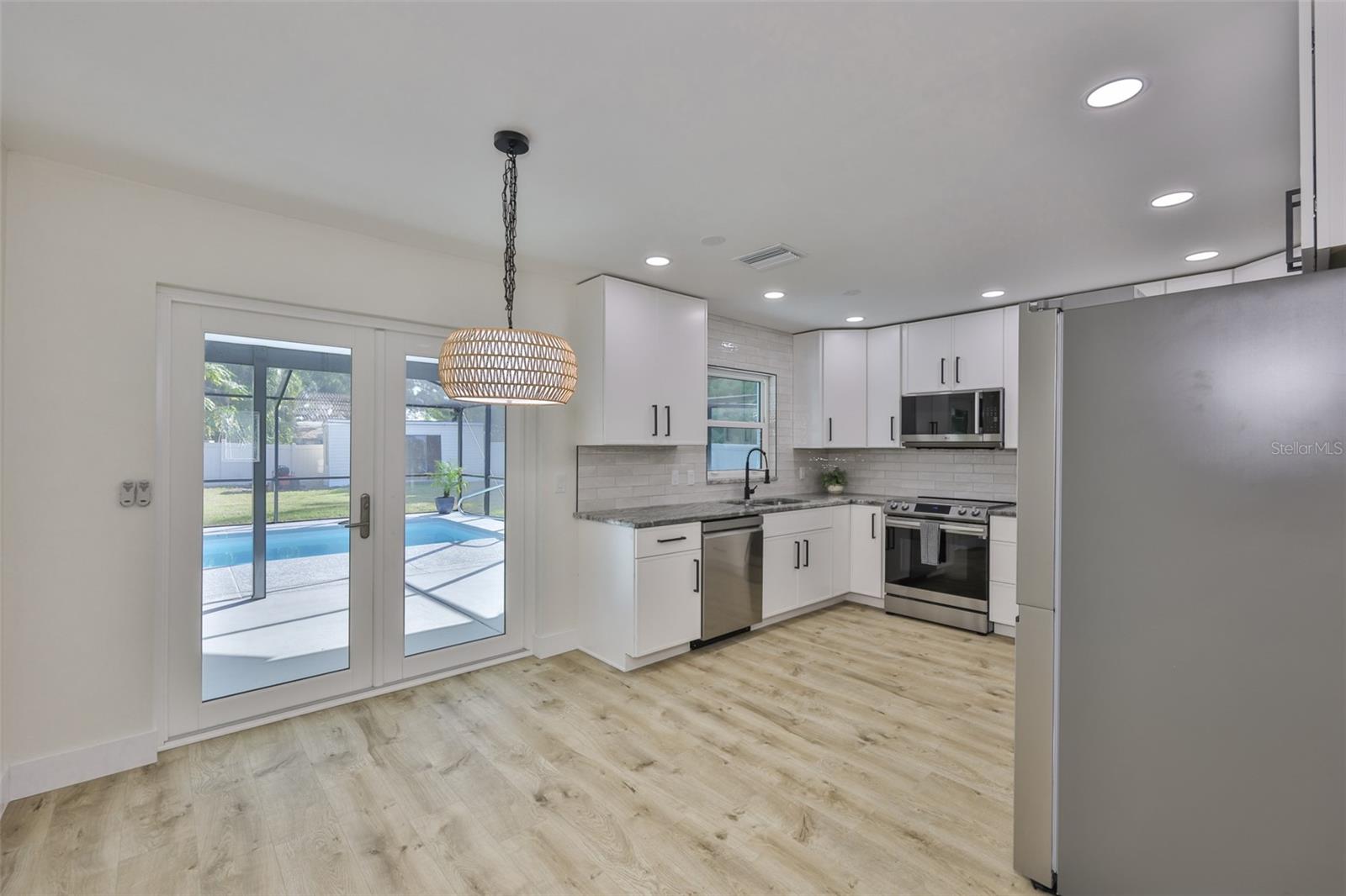 Listing photo id 13 for 13571 Audrey Lane