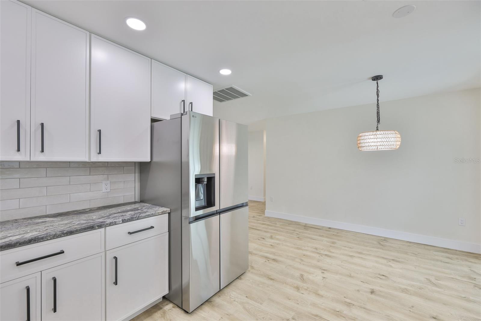 Listing photo id 18 for 13571 Audrey Lane