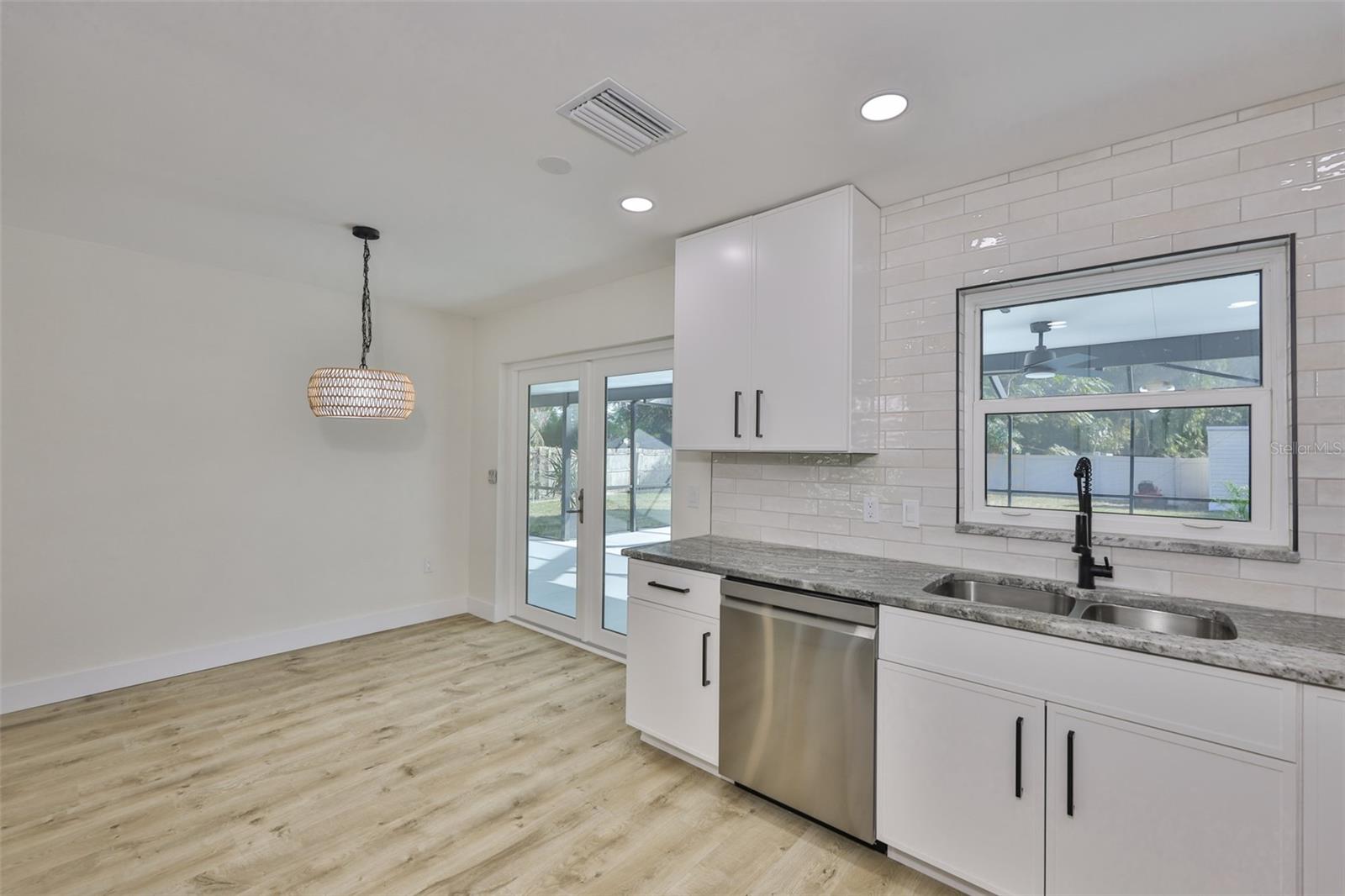 Listing photo id 19 for 13571 Audrey Lane