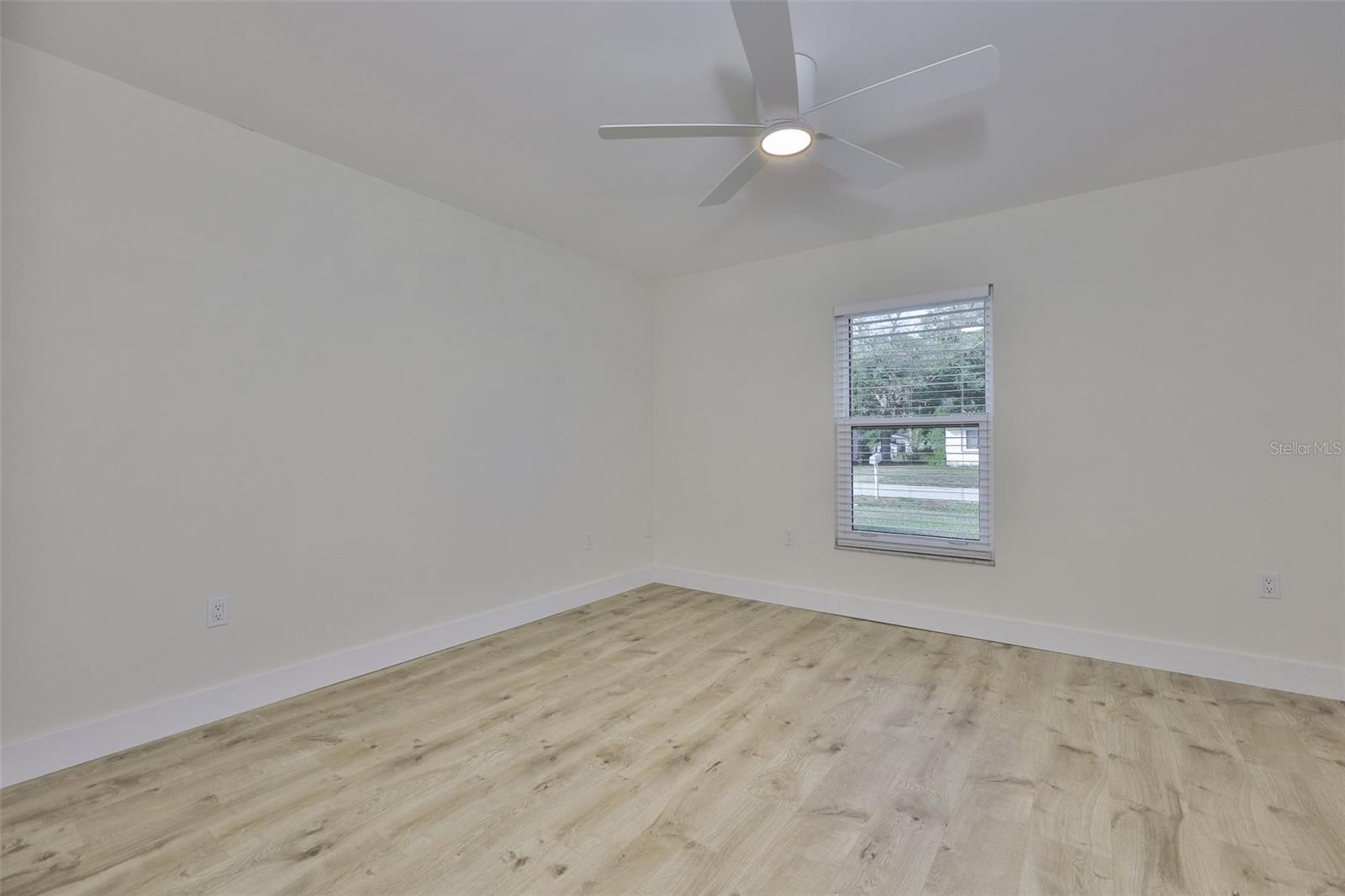 Listing photo id 25 for 13571 Audrey Lane