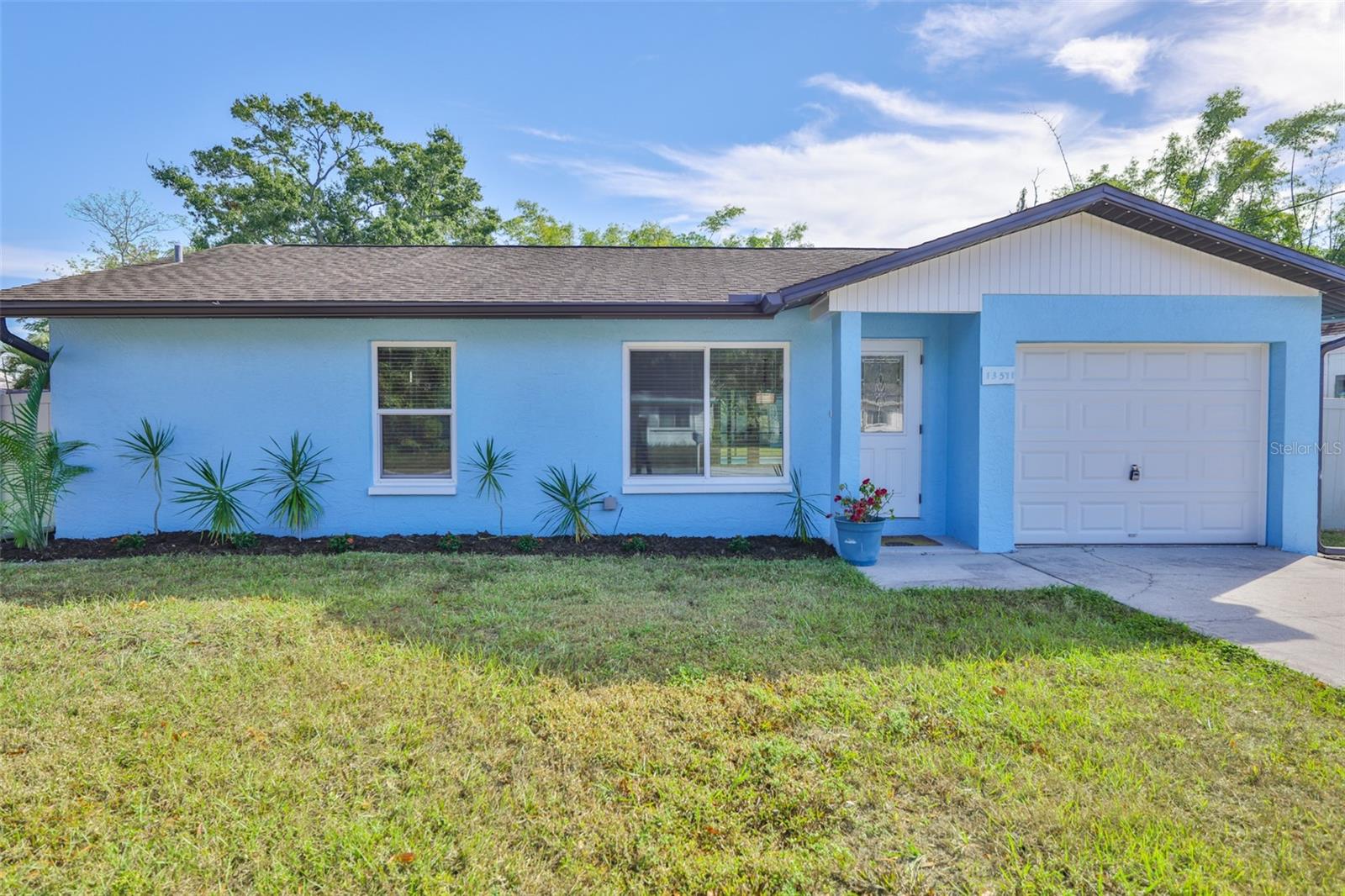 Listing photo id 1 for 13571 Audrey Lane