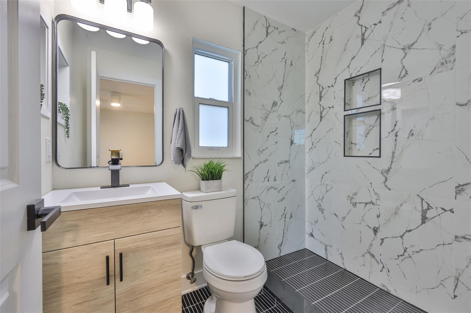 Listing photo id 36 for 13571 Audrey Lane