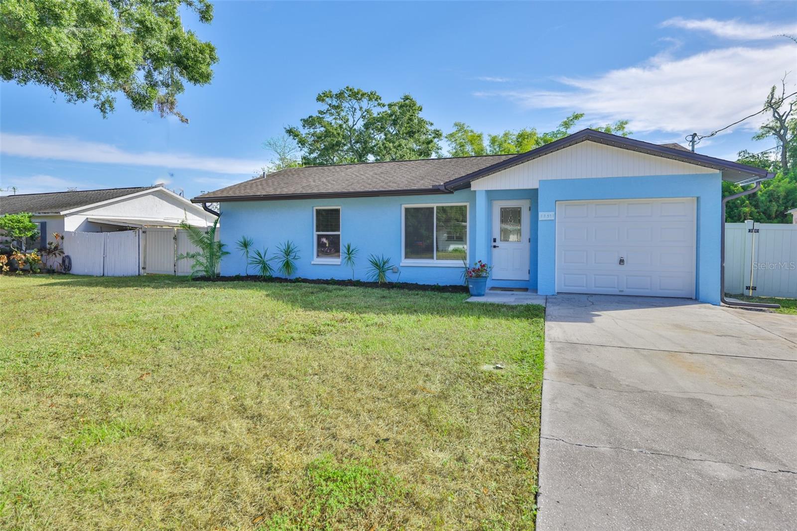 Listing photo id 2 for 13571 Audrey Lane