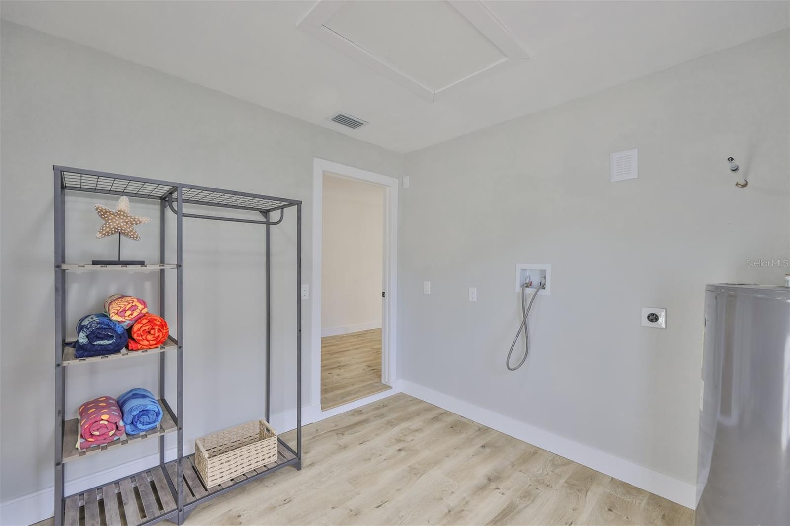 Listing photo id 38 for 13571 Audrey Lane