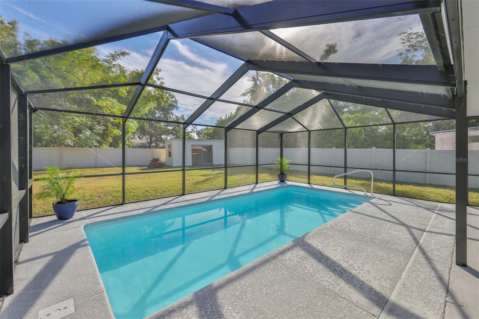 Listing photo id 41 for 13571 Audrey Lane