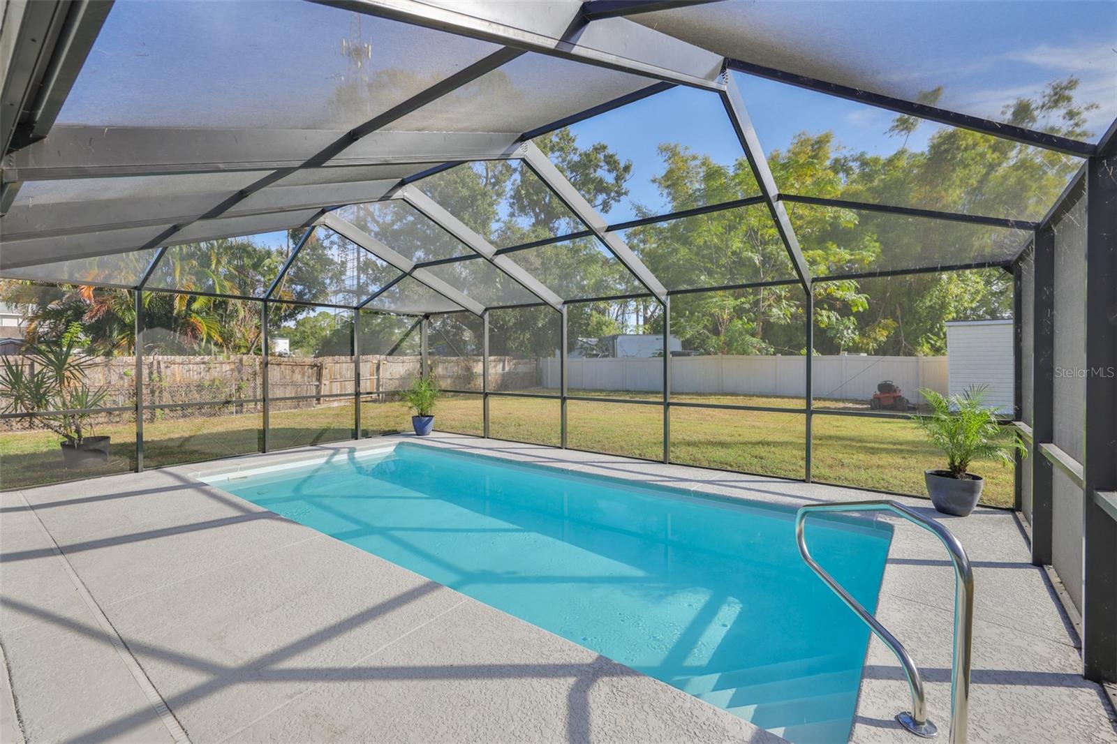 Listing photo id 42 for 13571 Audrey Lane