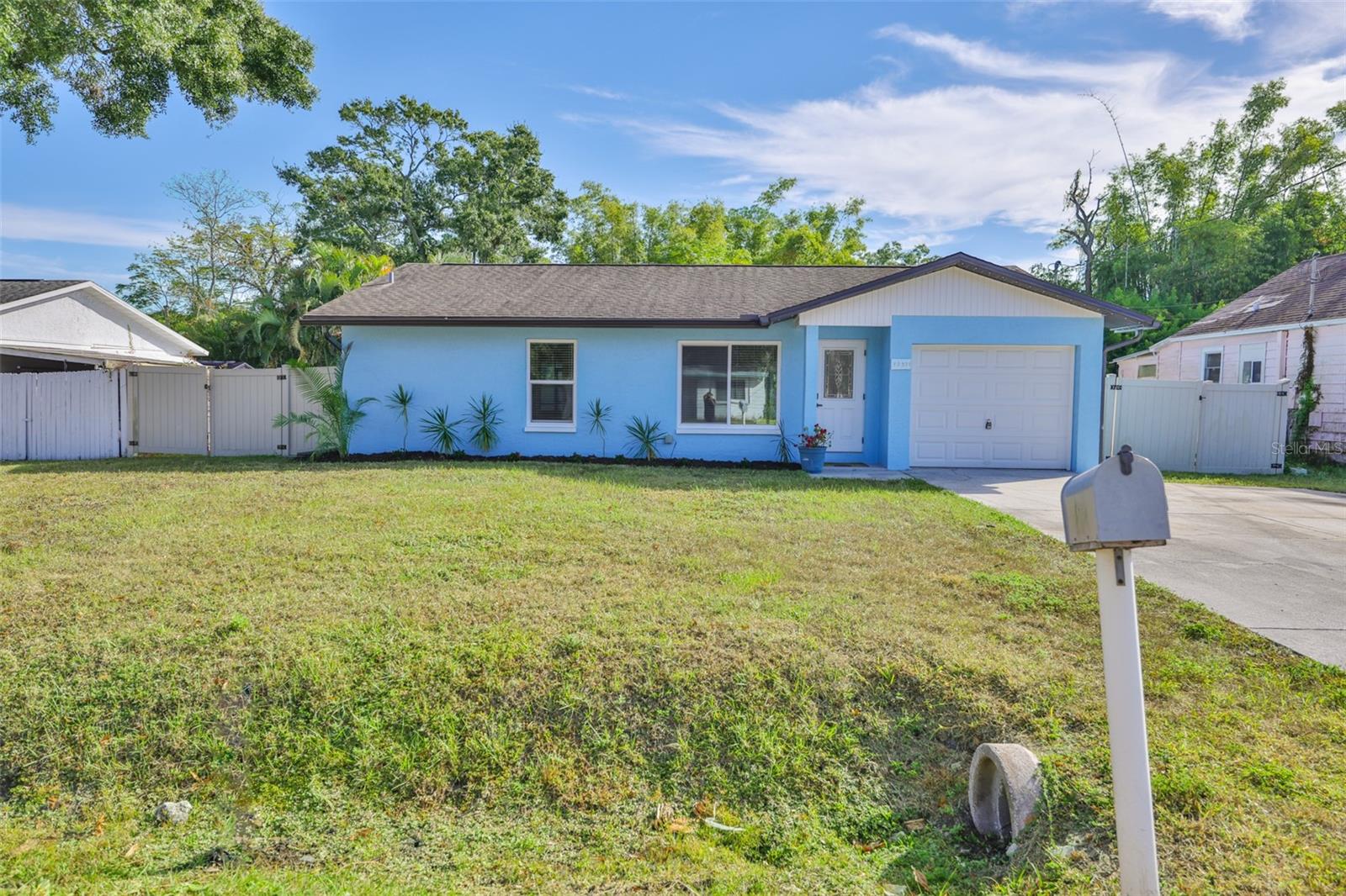 Listing photo id 3 for 13571 Audrey Lane