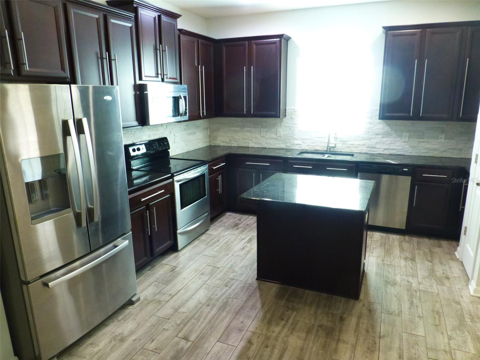 Listing photo id 9 for 12480 Streamdale Drive