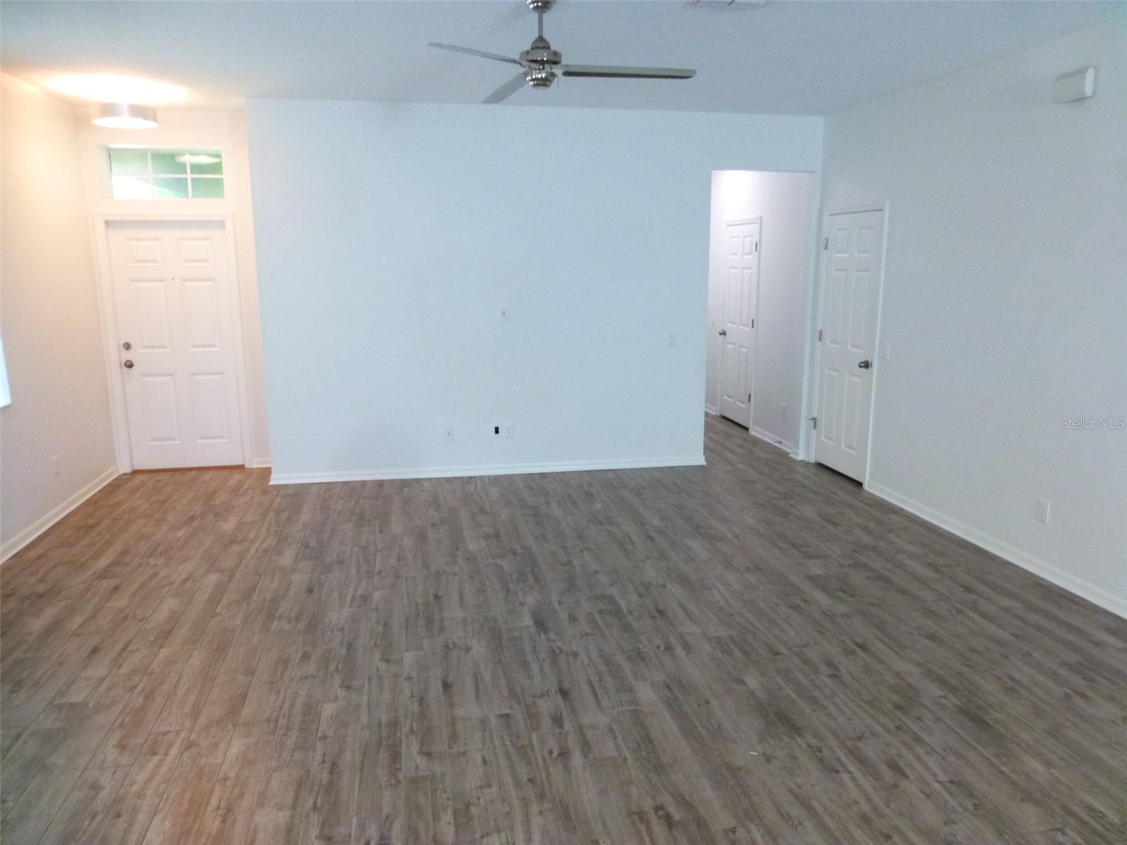 Listing photo id 12 for 12480 Streamdale Drive