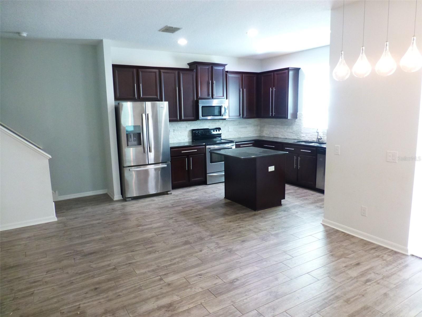 Listing photo id 2 for 12480 Streamdale Drive