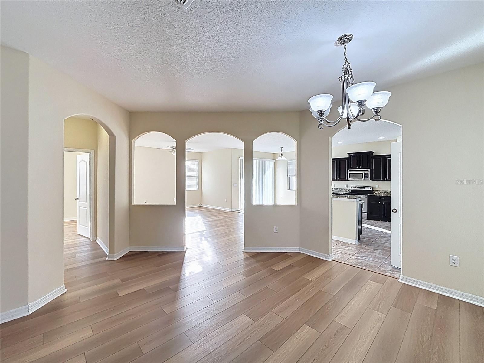 Image 5 of 39 For 10404 White Peacock Place