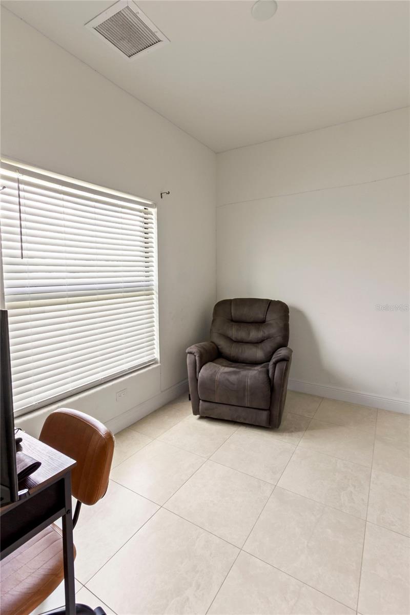 Image 11 of 52 For 2953 Everglades Boulevard N