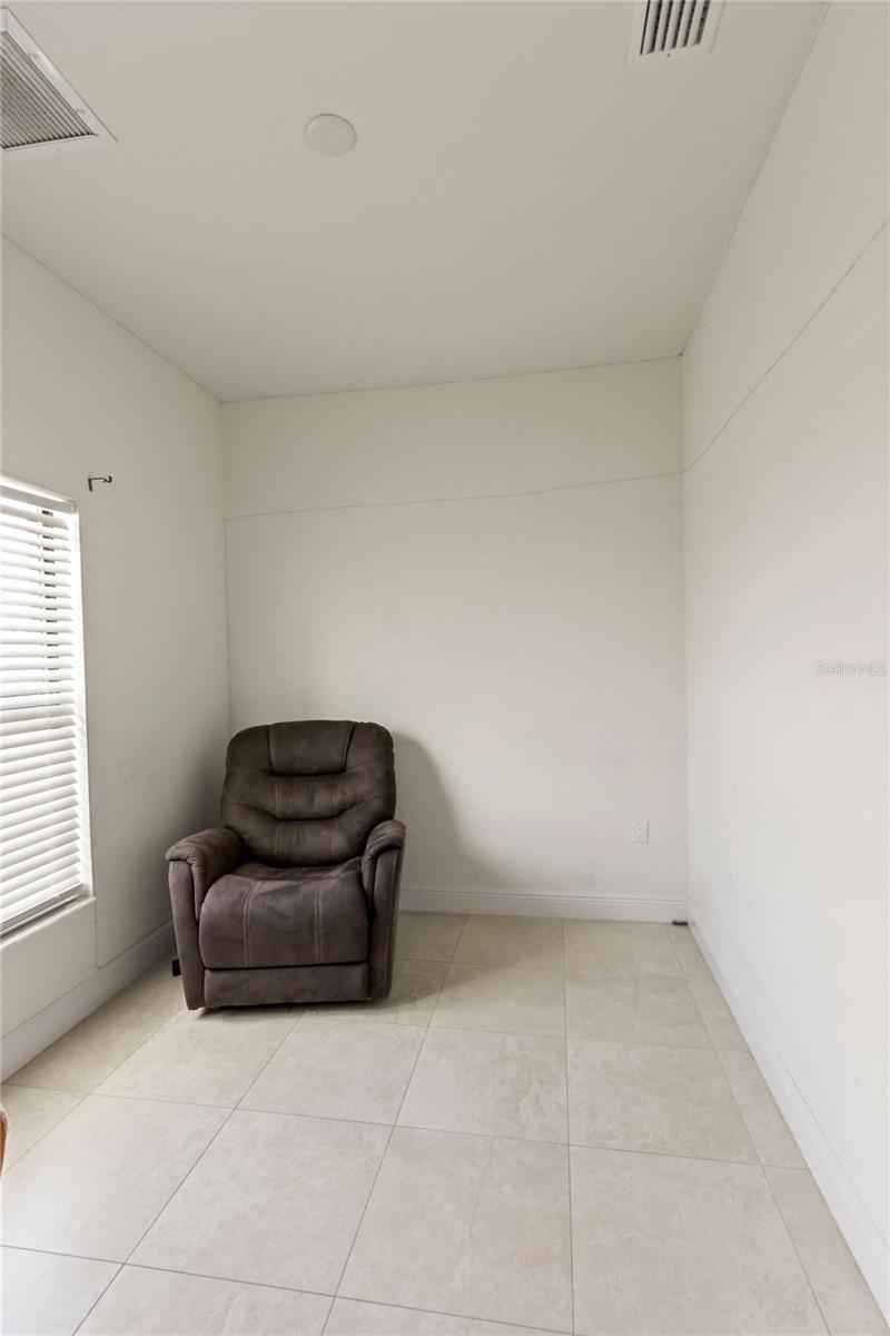 Image 12 of 52 For 2953 Everglades Boulevard N