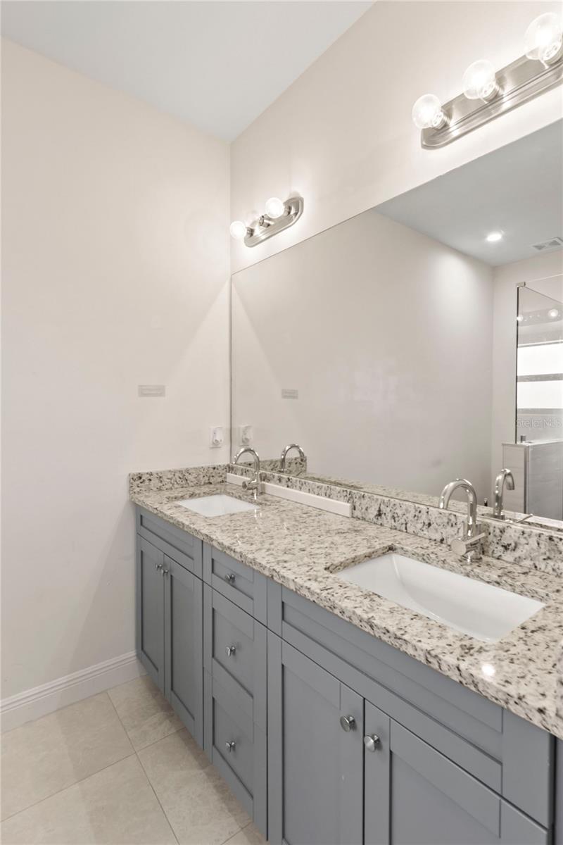 Image 27 of 52 For 2953 Everglades Boulevard N