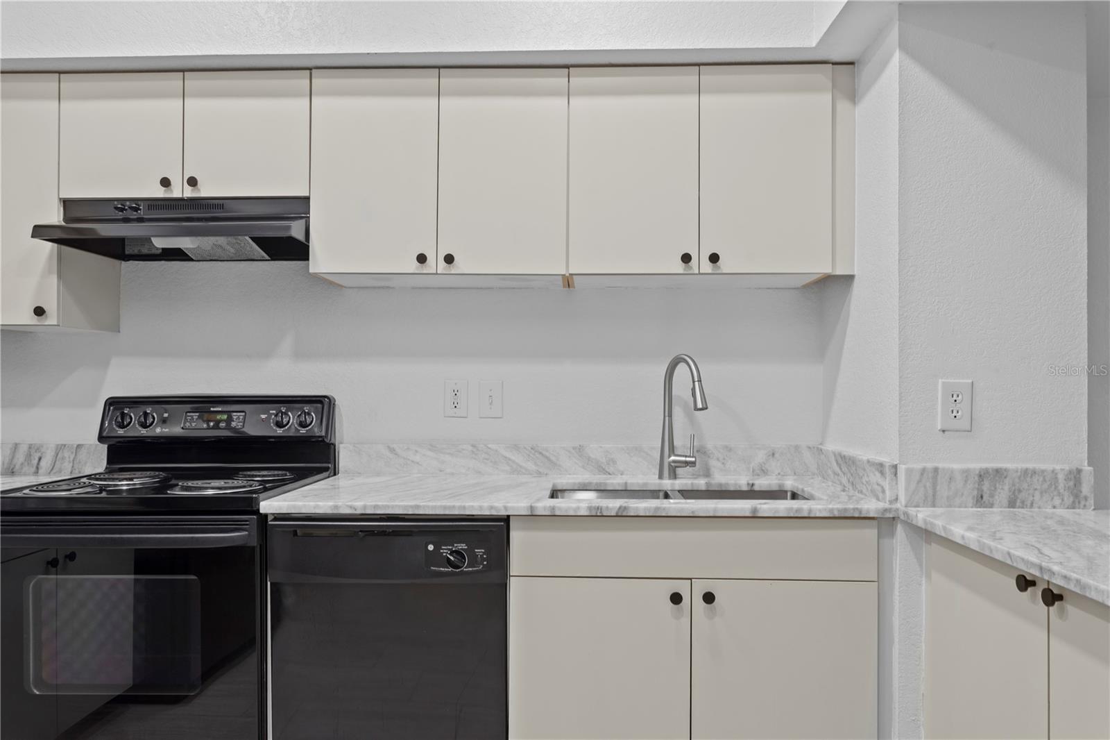 Image 6 of 17 For 520 Armenia Avenue 1226