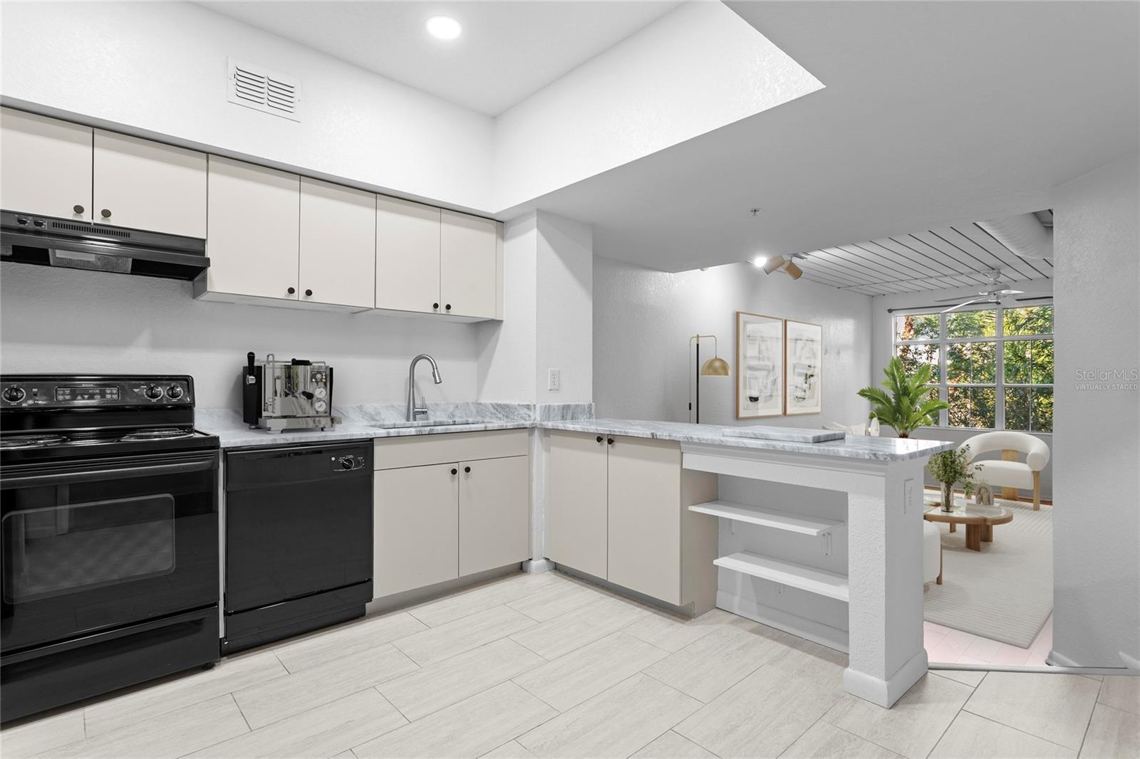 Image 7 of 17 For 520 Armenia Avenue 1226