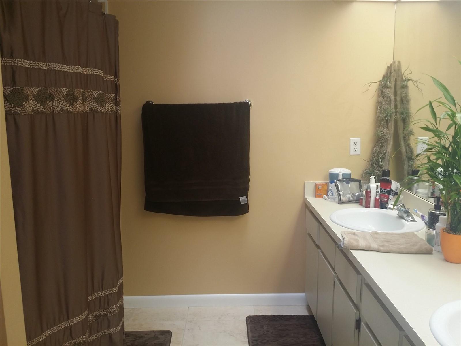 Image 8 of 14 For 4012 Circlewood Court