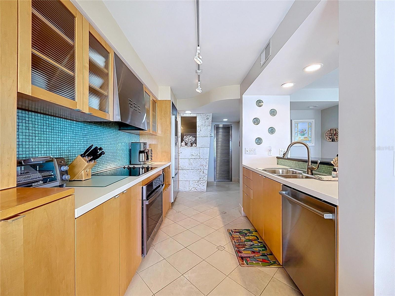 Image 21 of 70 For 7480 Bayshore Drive 401