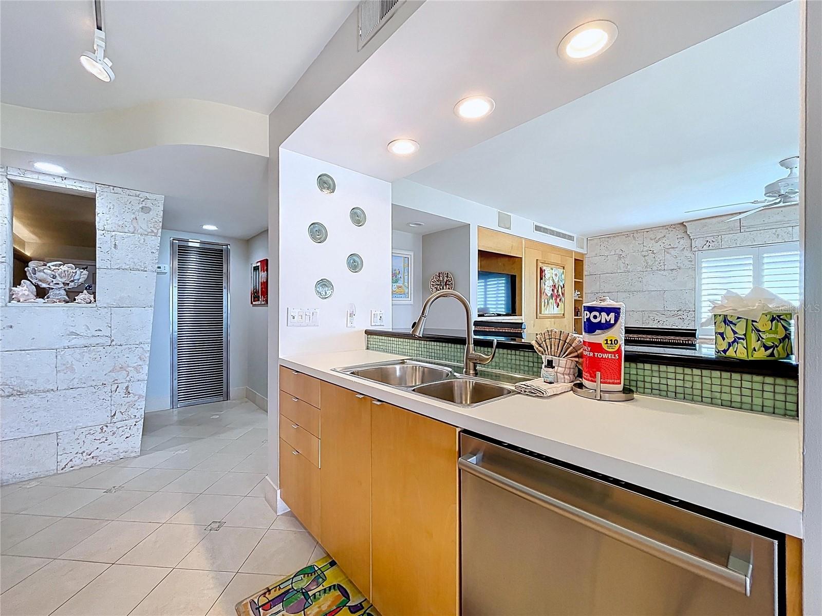 Image 24 of 70 For 7480 Bayshore Drive 401