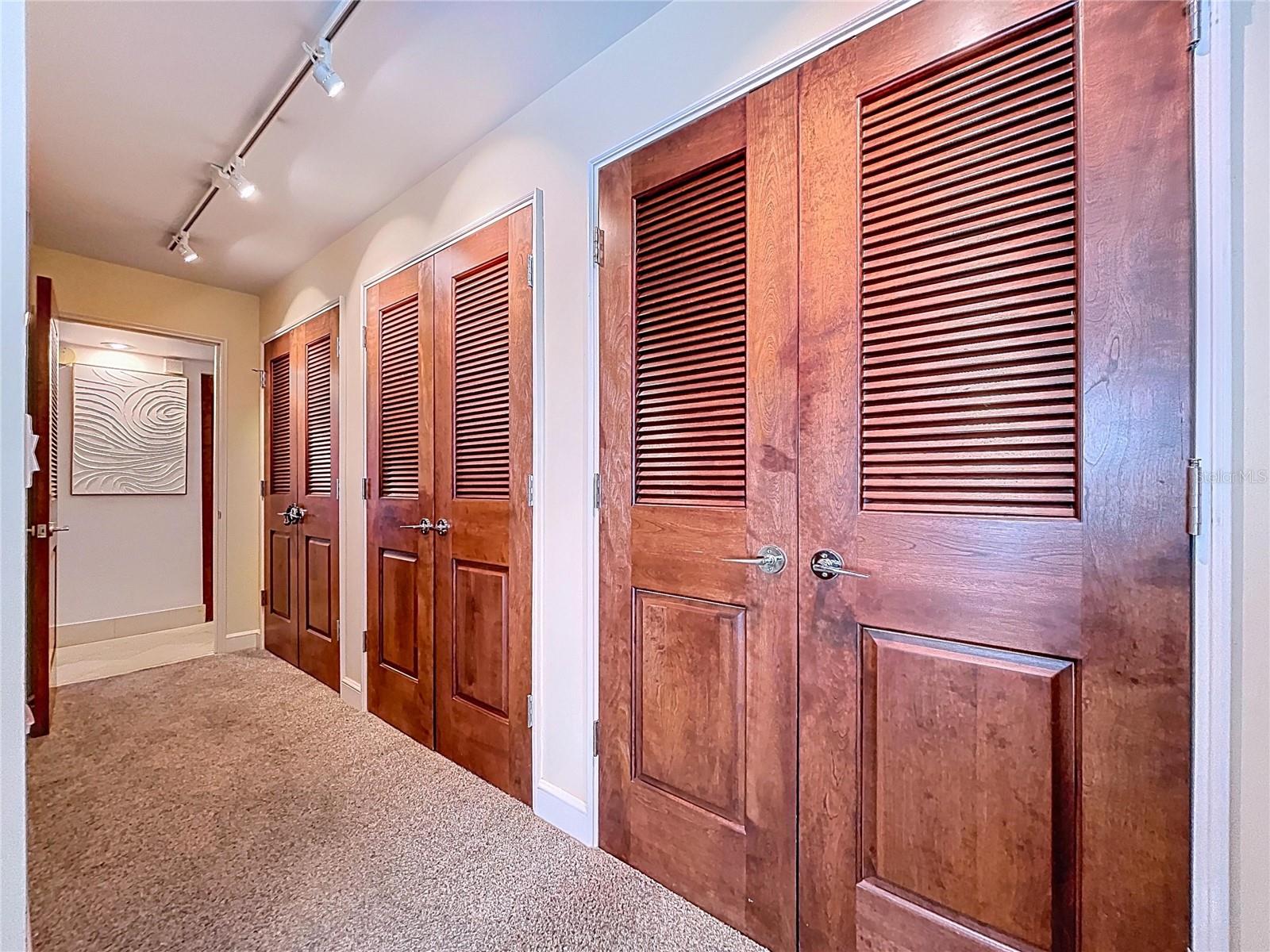 Image 35 of 70 For 7480 Bayshore Drive 401