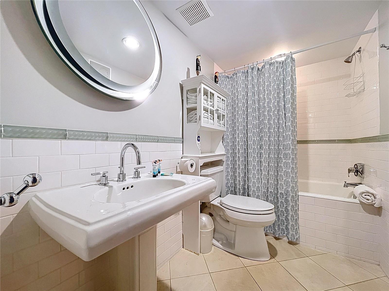 Image 49 of 70 For 7480 Bayshore Drive 401