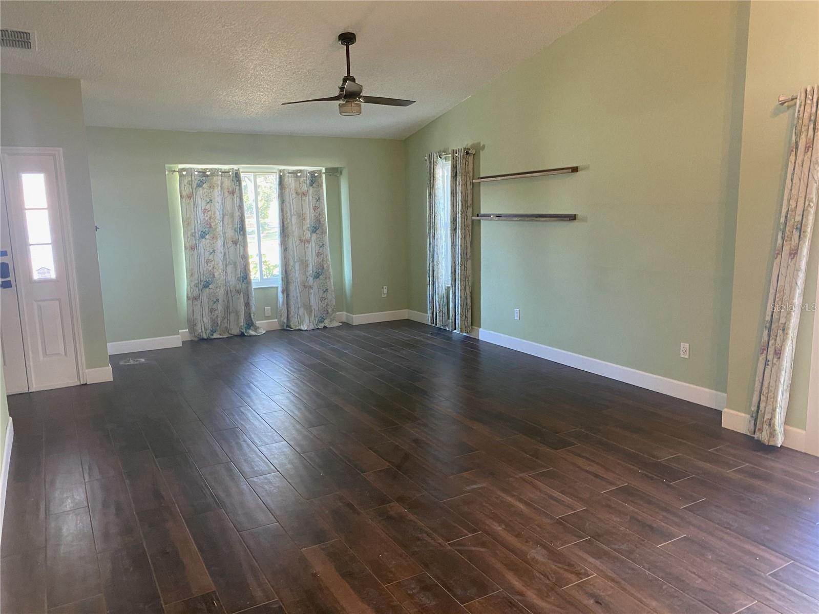 Image 2 of 6 For 525 Feather Tree Drive