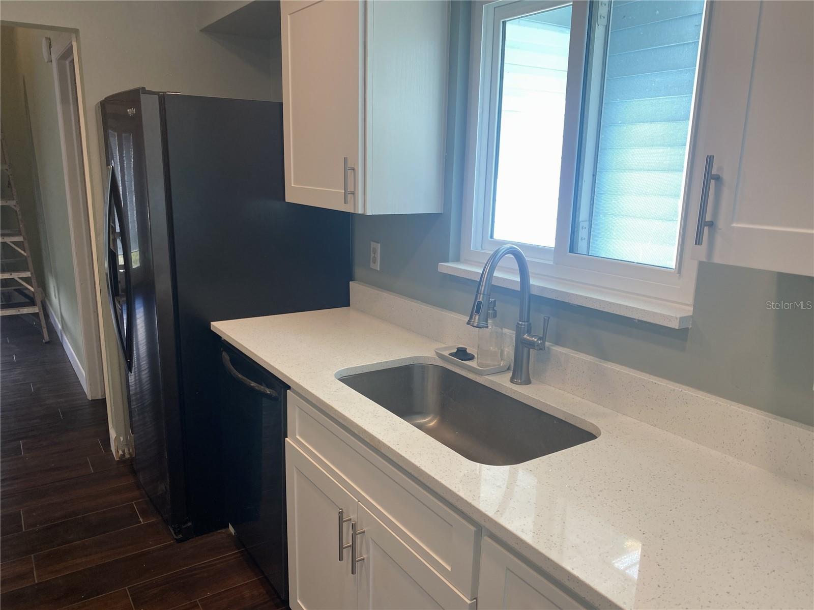 Image 4 of 6 For 525 Feather Tree Drive