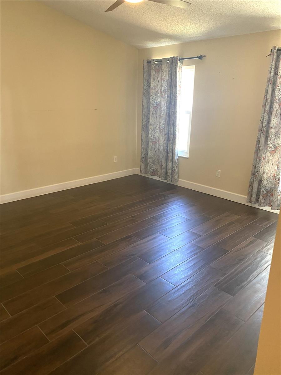 Image 5 of 6 For 525 Feather Tree Drive