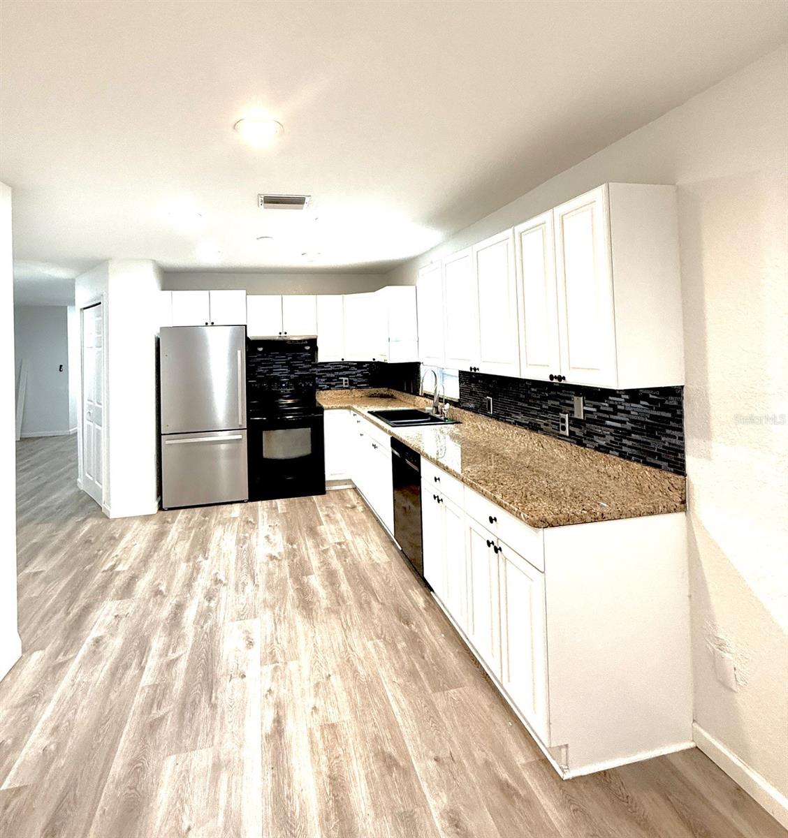 Image 3 of 20 For 1333 Melrose Avenue S