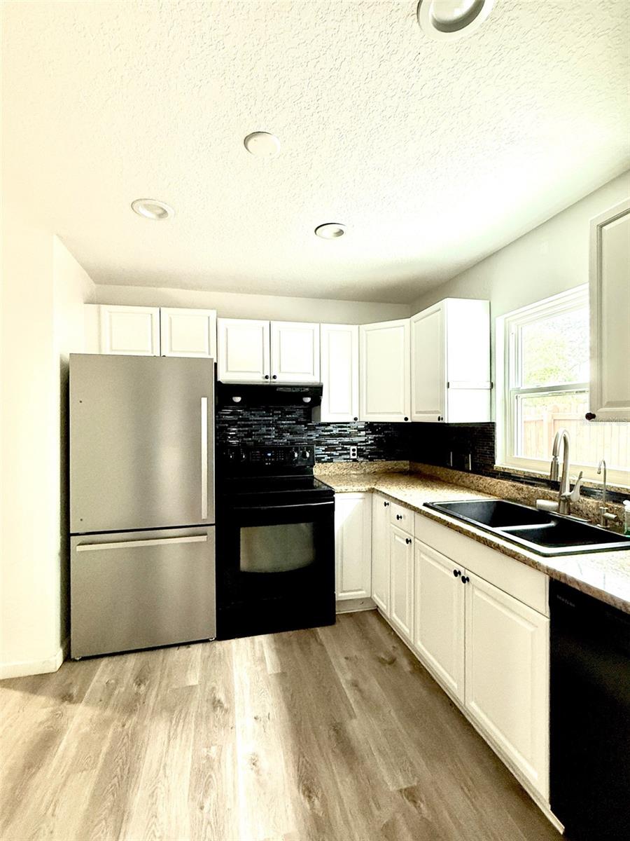 Image 4 of 20 For 1333 Melrose Avenue S