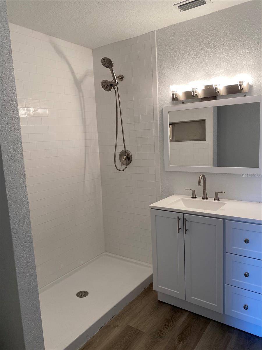 Image 5 of 20 For 1333 Melrose Avenue S