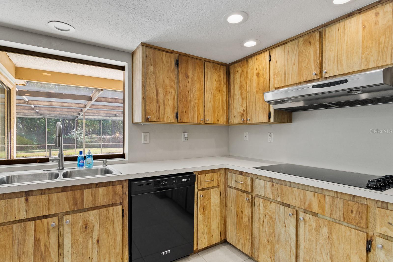 Image 15 of 53 For 10206 Lakeview Drive