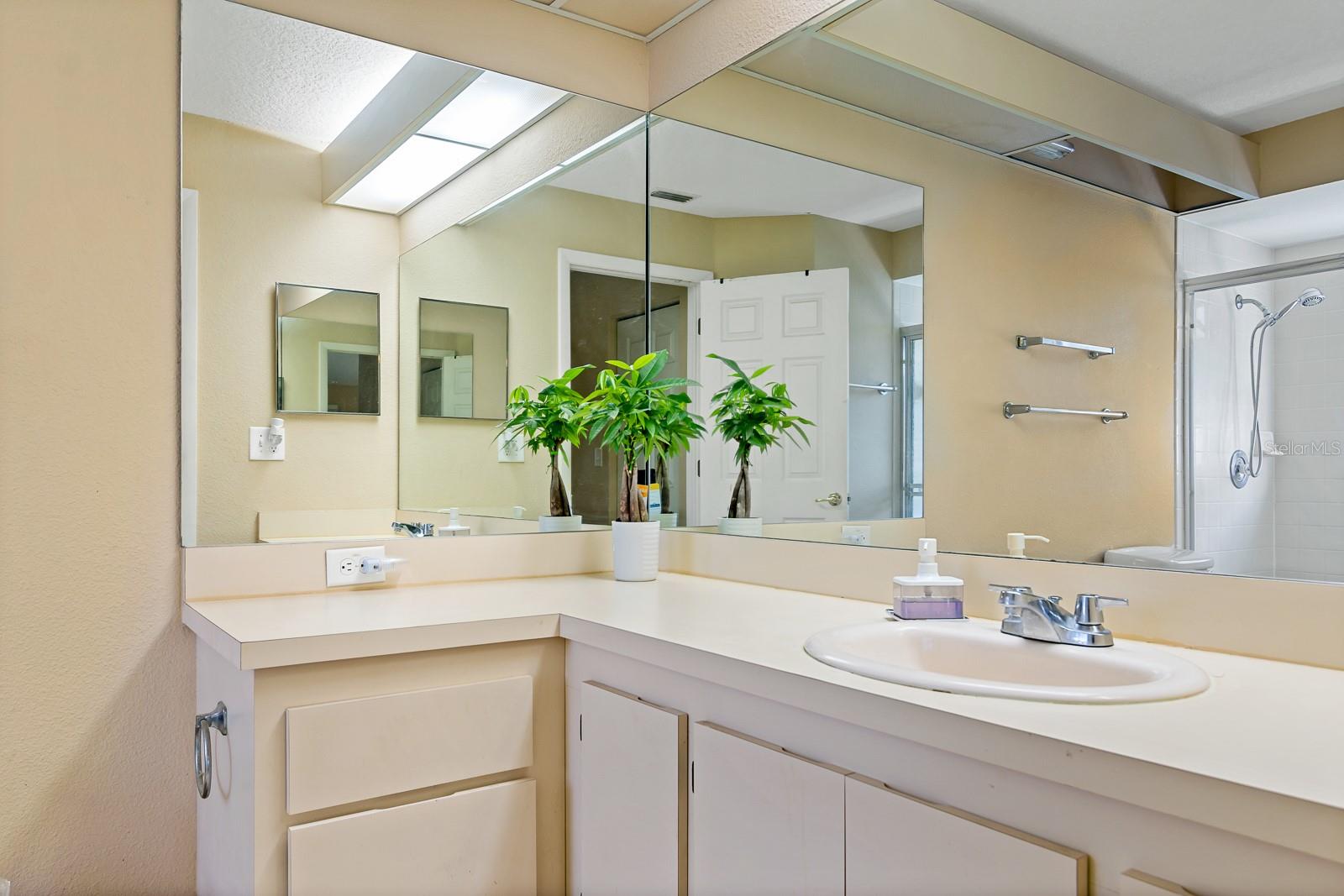 Image 17 of 46 For 9043 Tournament Drive