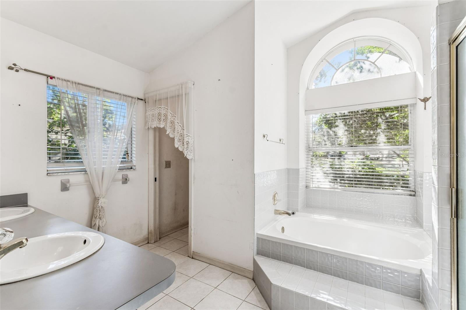 Image 28 of 70 For 2624 Bridle Drive