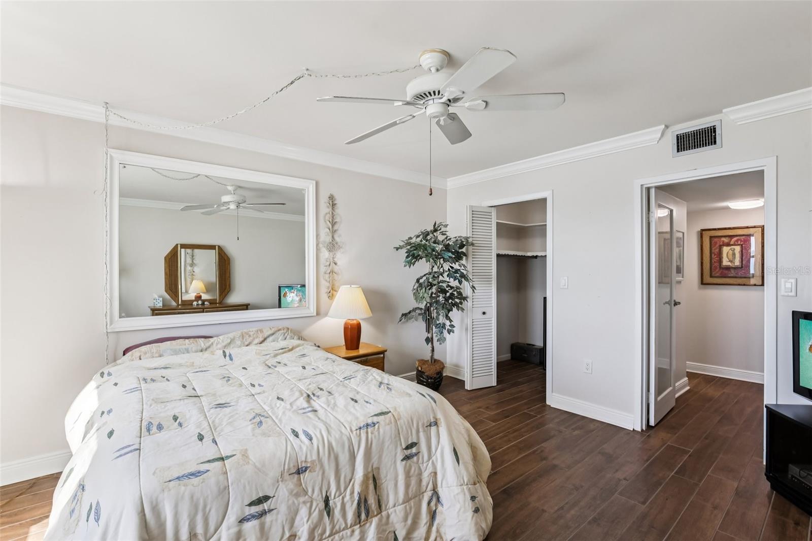 Image 17 of 26 For 5108 Brittany Drive S 805