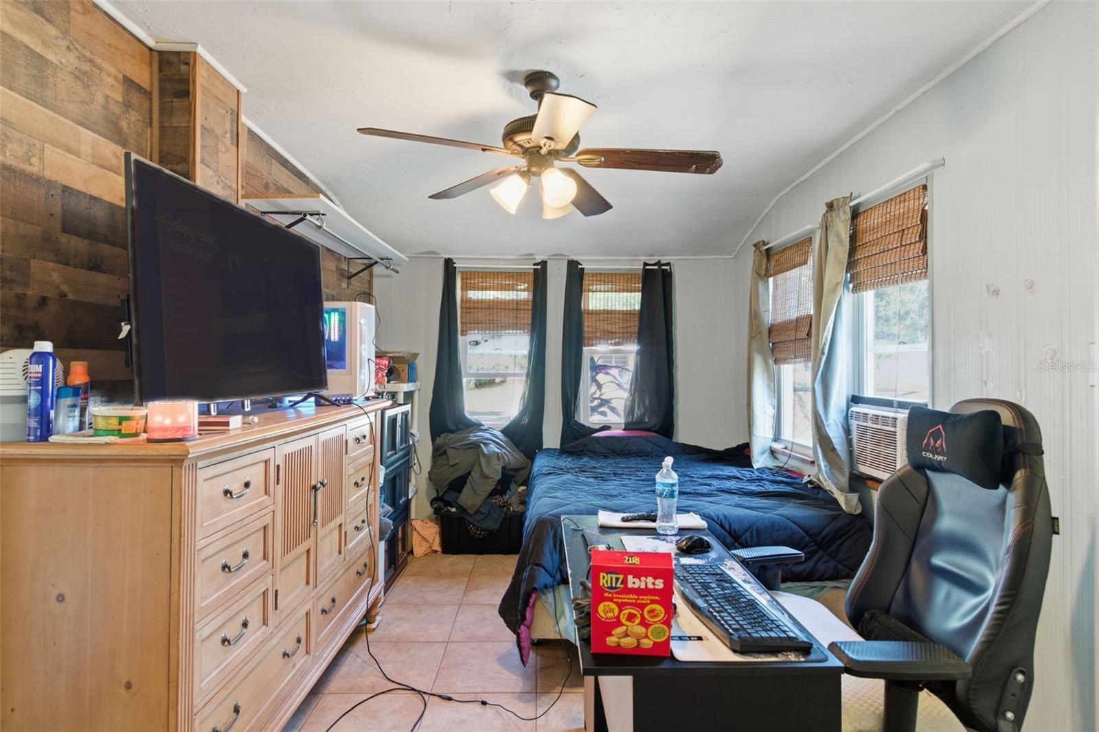 Image 23 of 39 For 4024 43rd Avenue N