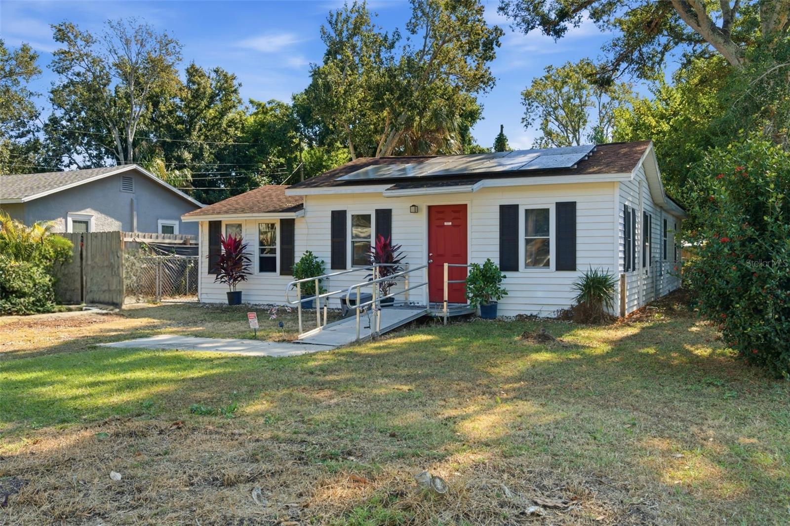 Image 3 of 39 For 4024 43rd Avenue N