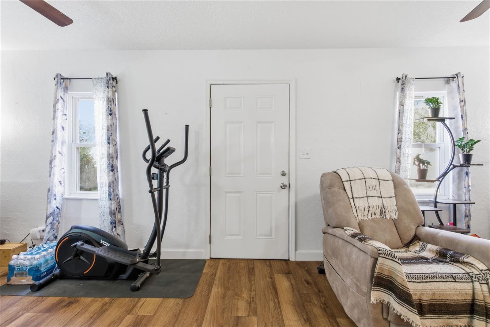 Image 6 of 39 For 4024 43rd Avenue N