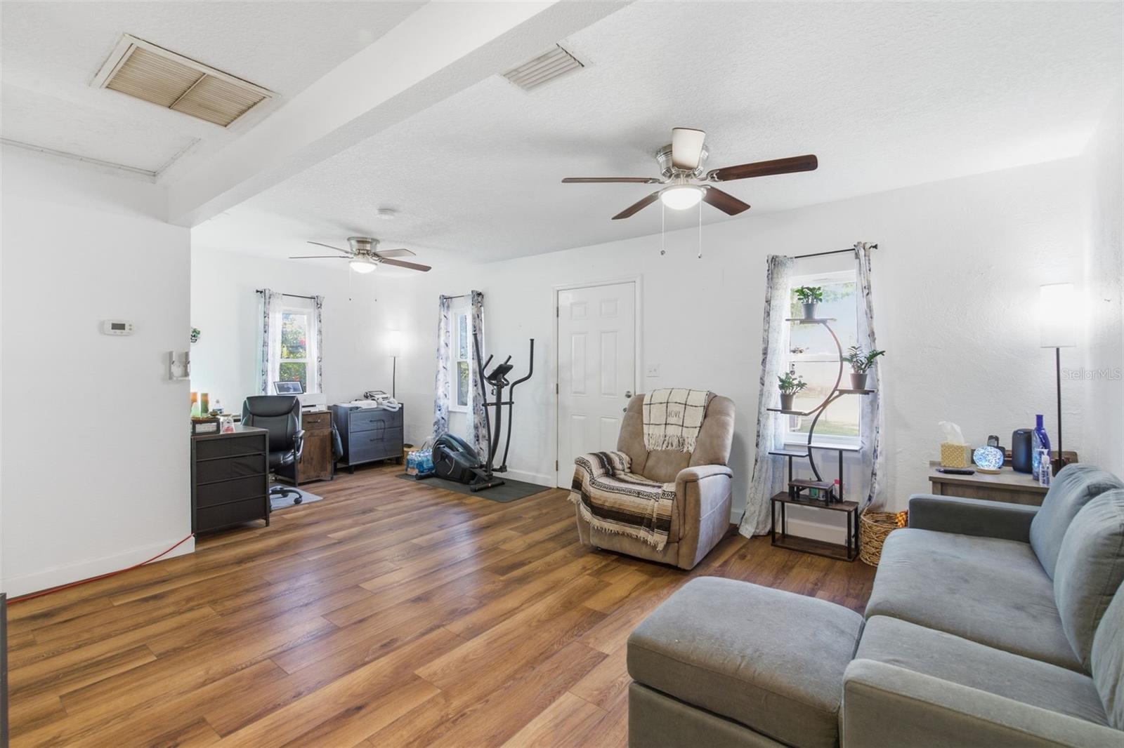 Image 9 of 39 For 4024 43rd Avenue N