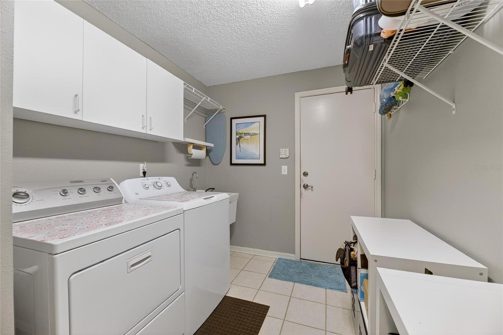 Listing photo id 16 for 2307 Platinum Drive