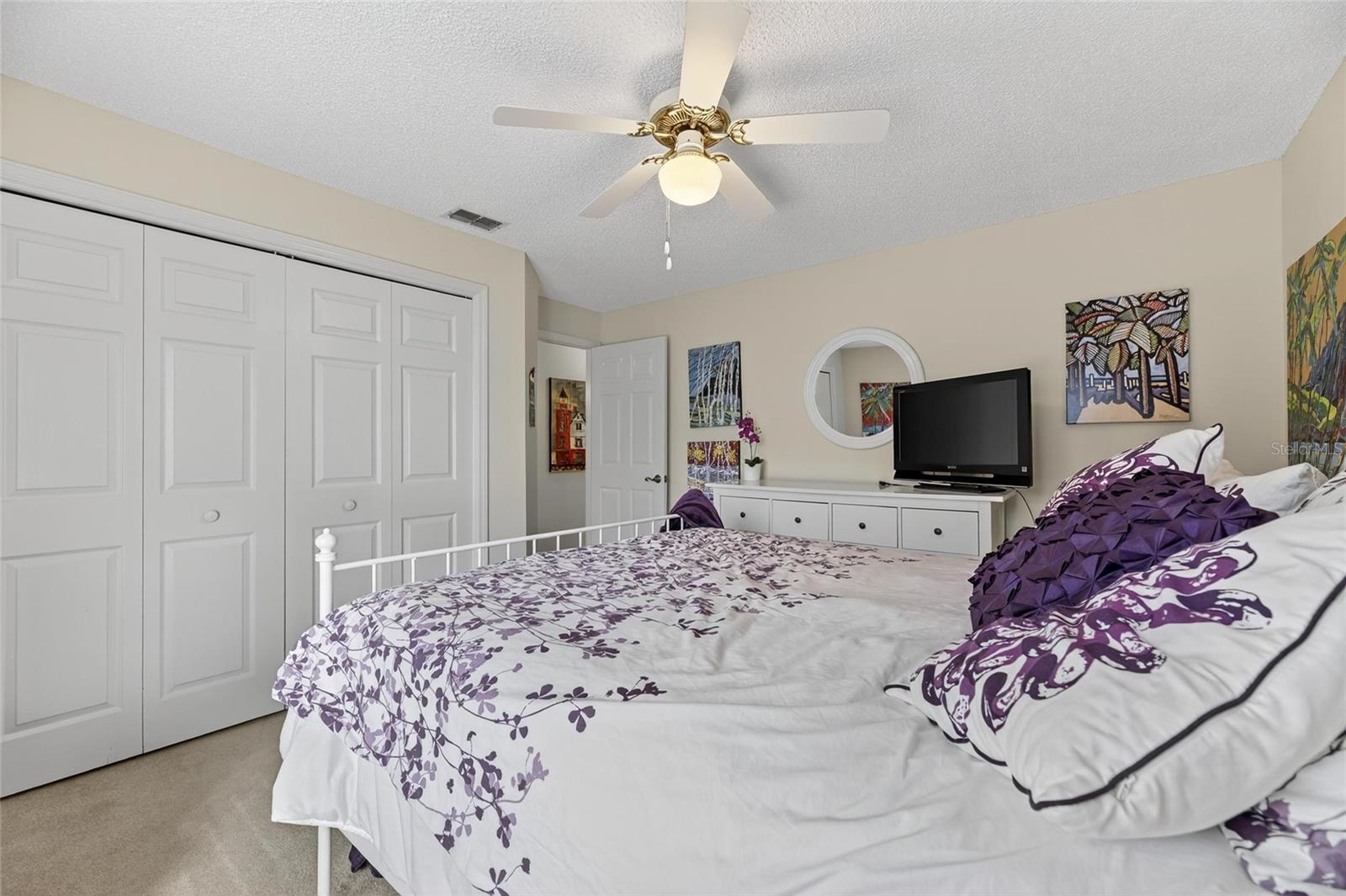 Listing photo id 18 for 2307 Platinum Drive