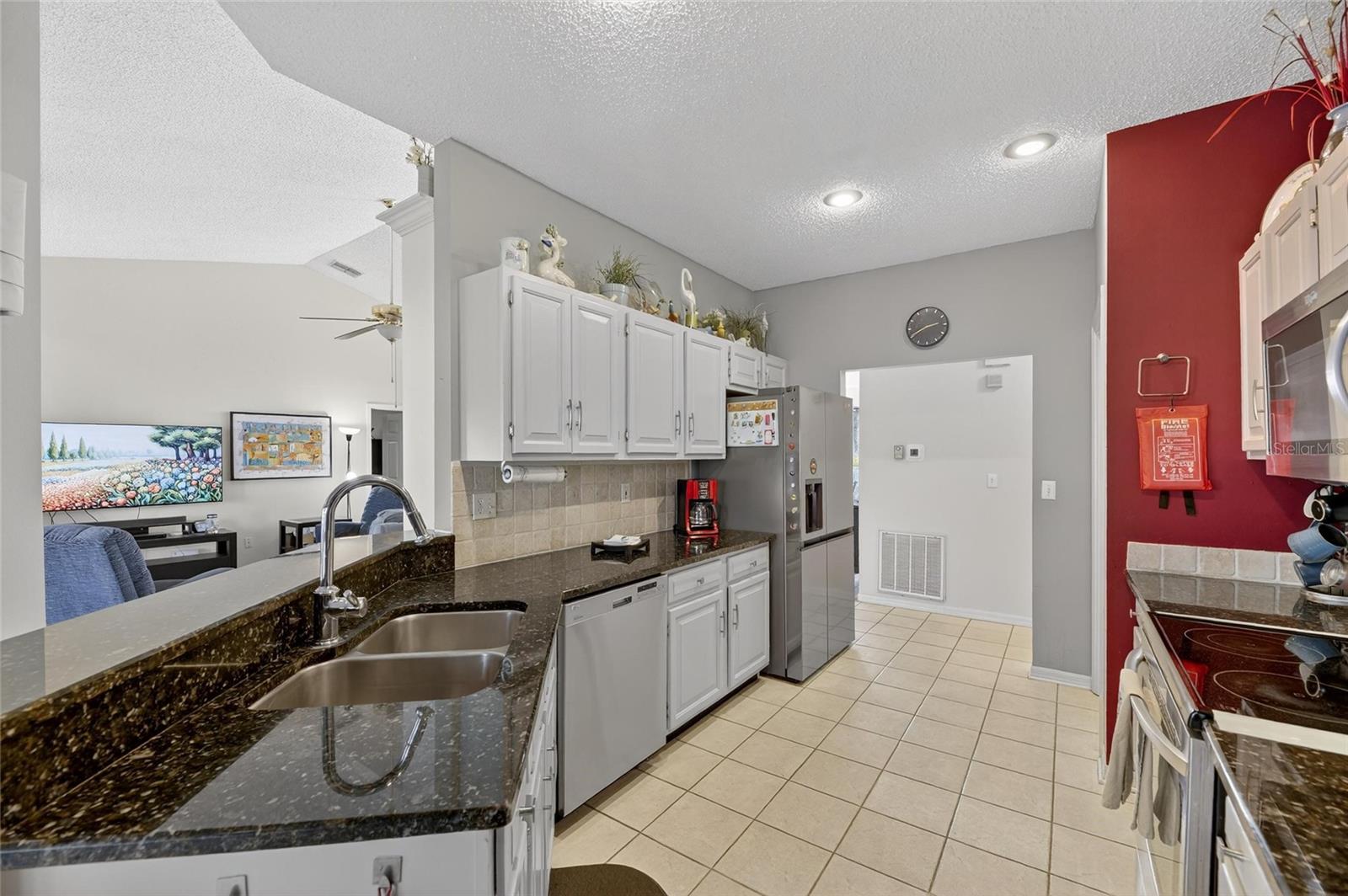 Listing photo id 25 for 2307 Platinum Drive