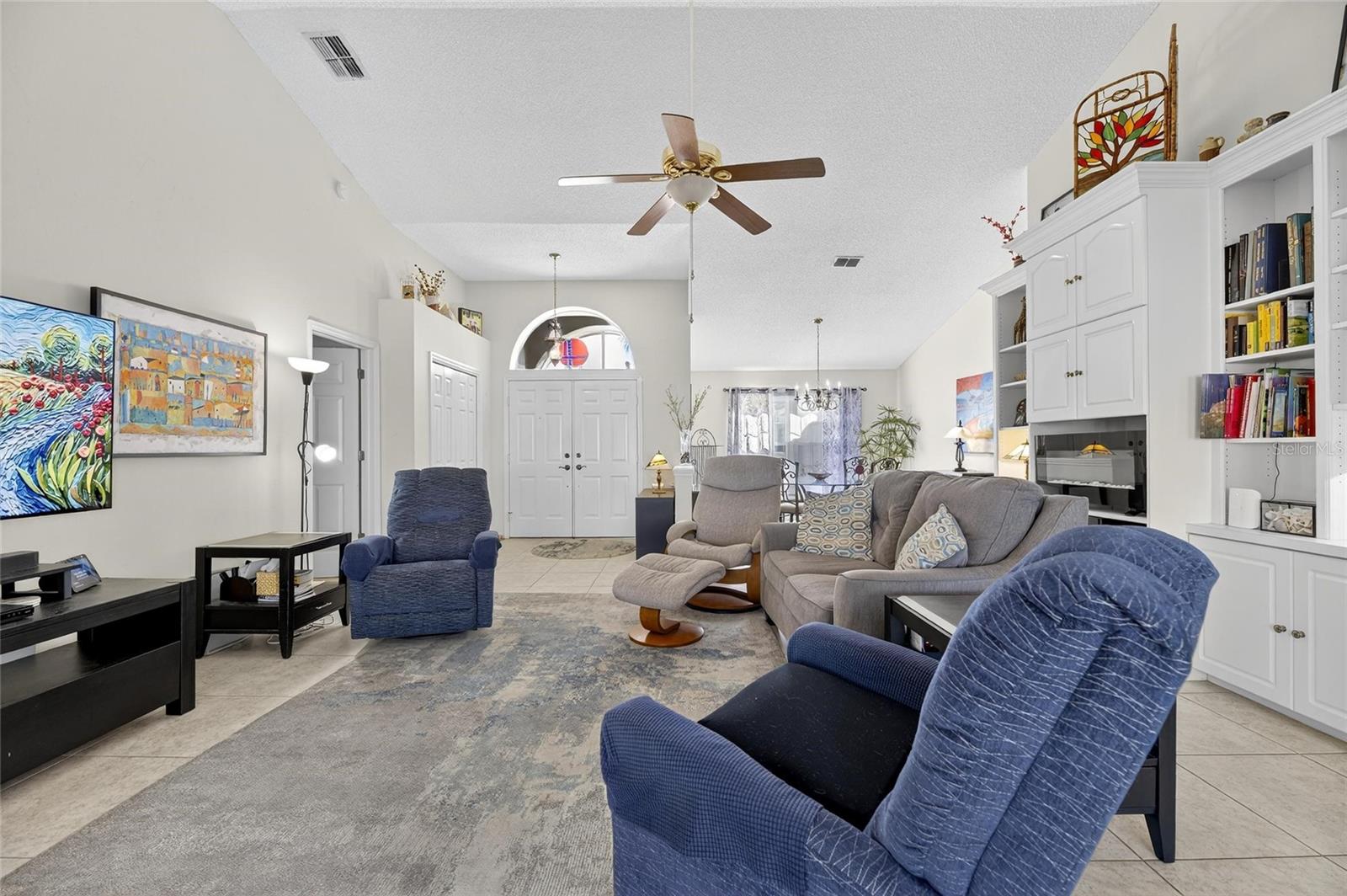 Listing photo id 7 for 2307 Platinum Drive