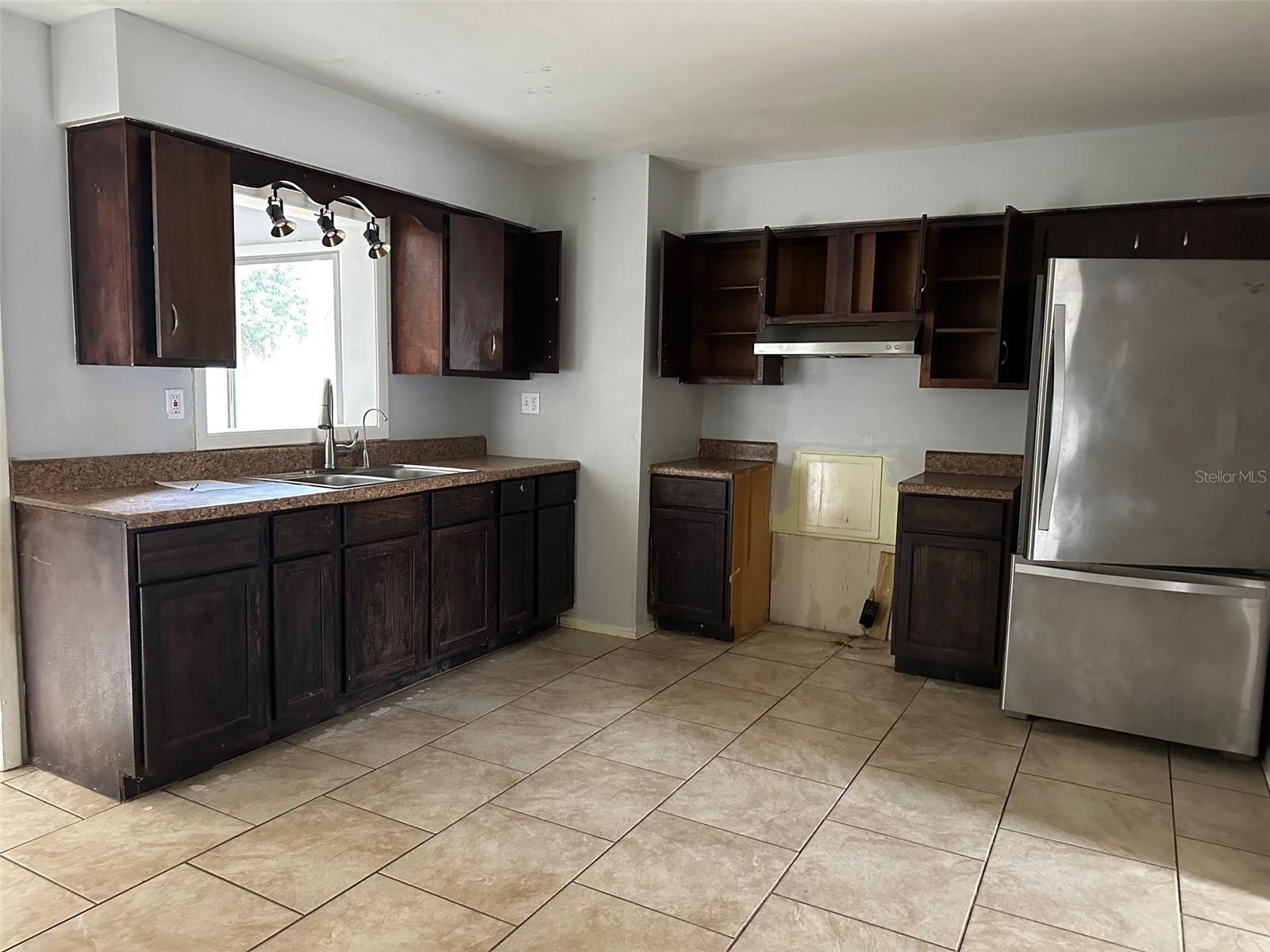 Image 3 of 23 For 952 We Do Wee Court