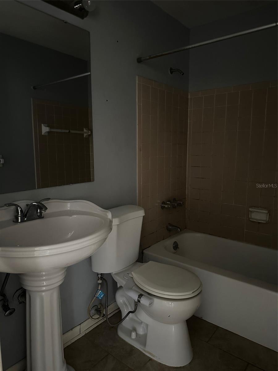 Image 7 of 23 For 952 We Do Wee Court